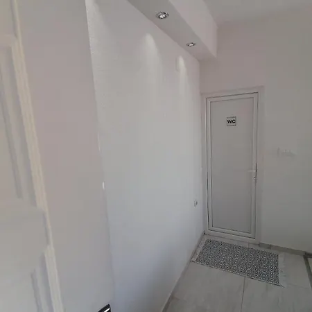 Apartment Ain